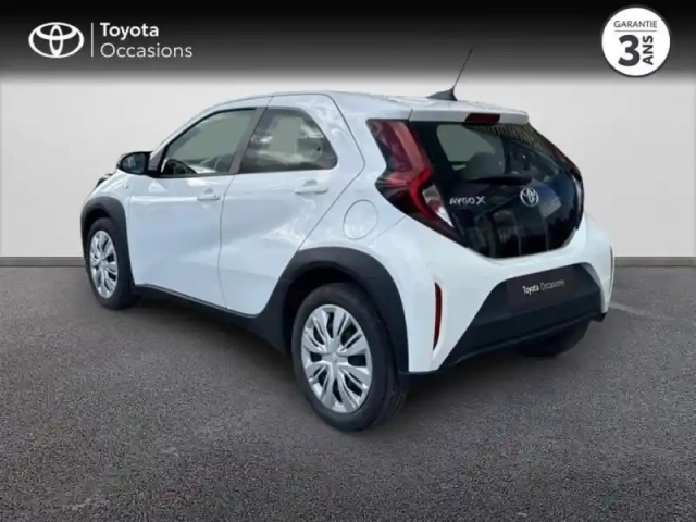 Toyota Aygo x 1.0 vvt-i 72ch dynamic — photo 2