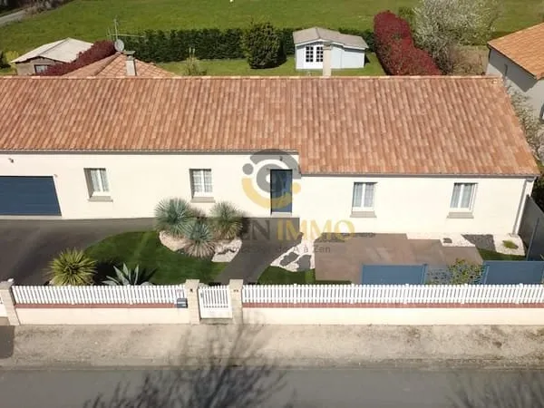 Maison plain-pied 3 chambres + garage à Secondigny