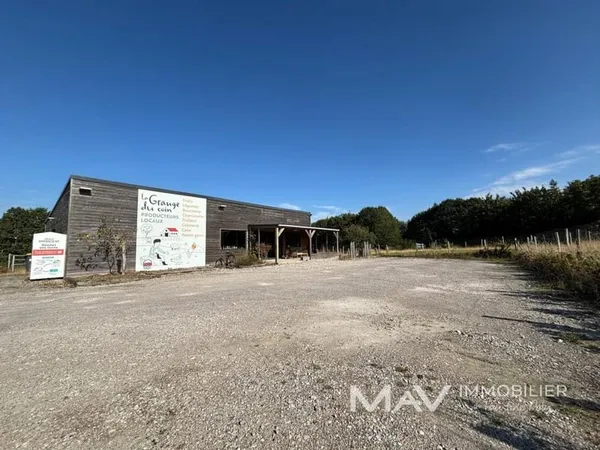 LONGUENESSE - LOCAL COMMERCIAL SUR AXE PASSANT AVEC PARKING