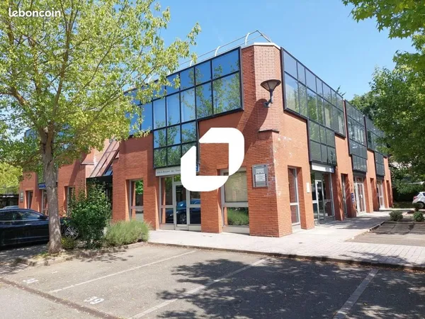 Bureau 673 m²