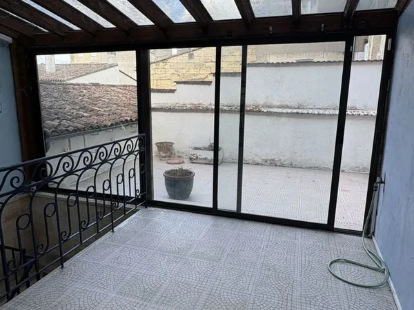 immeuble avec garage attenant