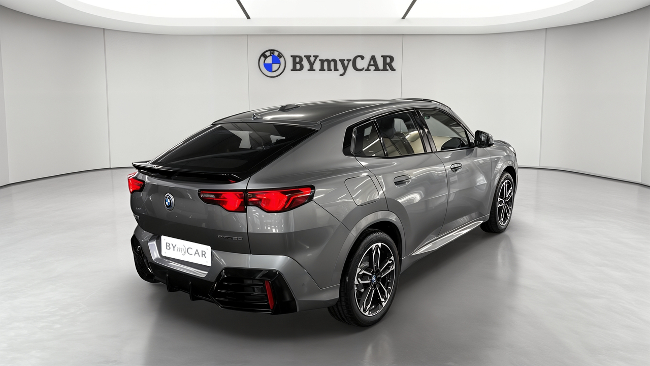 BMW iX2 eDrive20 204ch BVA — photo 5