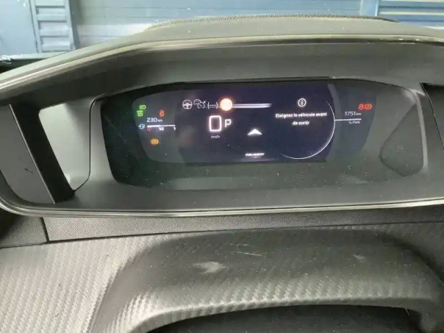 Peugeot 2008 hybrid 145 e-dcs6 — photo 32