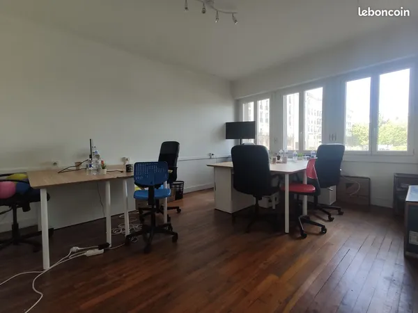 Bureau fermé pour 4 à 5 personnes, Coworking quai de la Fosse, tout compris