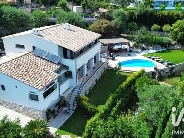 Maison 5 pièces 195 m²