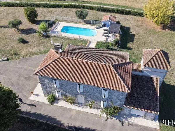 Maison de caractère avec jardin, studio et piscine à 15 minutes de Nérac