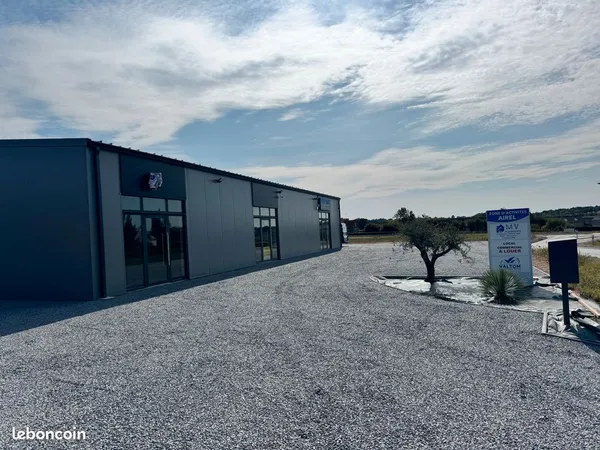 Local d’activité et entrepôt Location Airel  100m² 650€