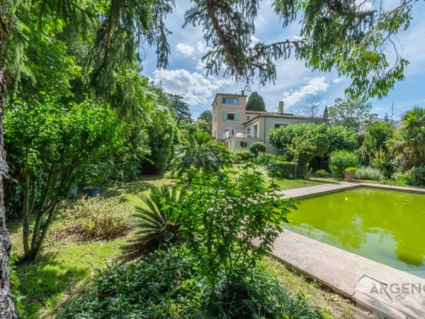 Maison de caractère 9 pièces 300 m²