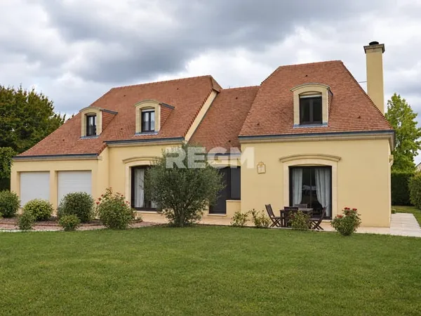 Maison Familiale avec 6 chambres sur 1583m2 de Terrain