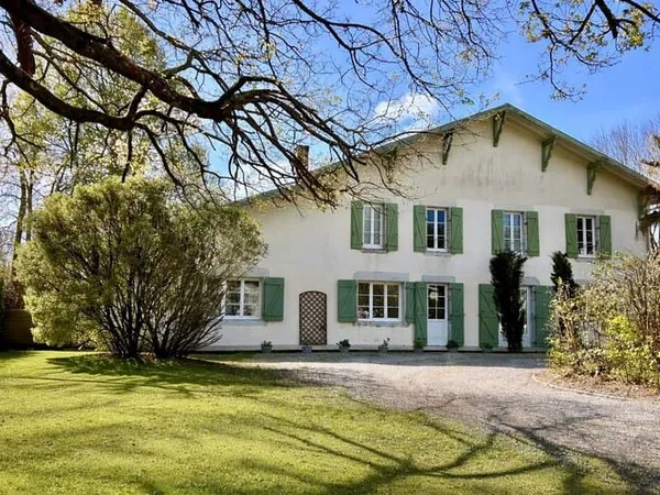 Maison 9 pièces 320 m²