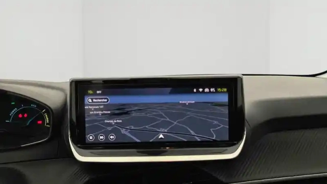 Peugeot 208 hybrid 100 e-dcs6 — photo 13