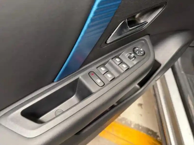 Citroën C4 moteur électrique 136ch (100 kw) shine automatique — photo 12
