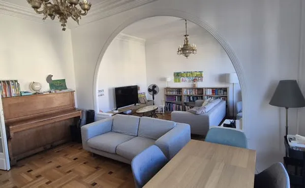 A VENDRE CHARMANT 3 PIÈCES AU 5e ÉTAGE NICE