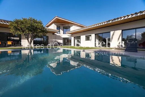 Maison 6 pièces 280 m²
