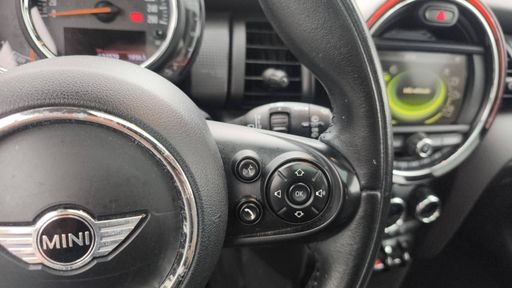 Mini Cooper 1.5 136 - Blackfriars – 2017 – 122379 km – Essence – Boîte Manuelle — photo 9