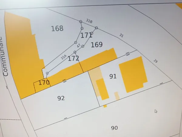 Remiremont proche centre immeuble de 3 t5 de 250 m2 loué sur un terrain de 1111 m22