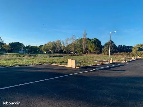 Terrain viabilisé de 350 m2 a saint chaptes