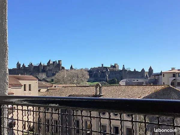 Vente d'un appartement meublé avec vue sur la cité médiévale