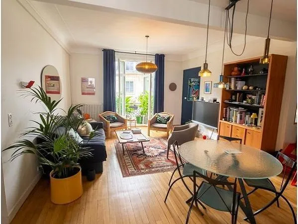 Appartement T3 avec balcon - 14 rue Racine - Immeuble année 30