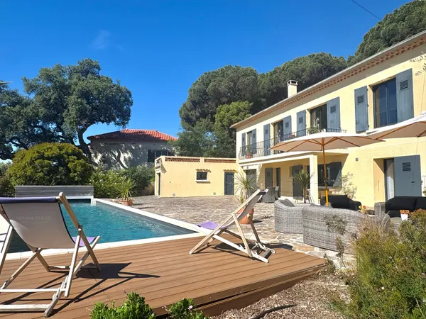 Grande Maison Rénovée avec piscine - Bormes les Mimosas
