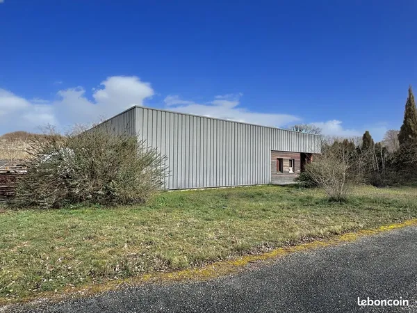 Local 283 m² CAHORS