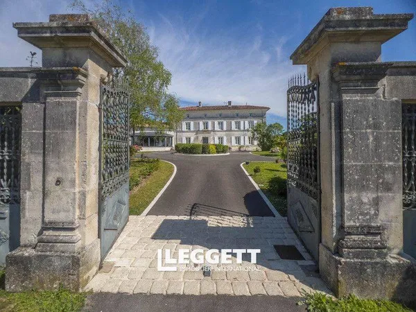 Maison 8 pièces 257 m²
