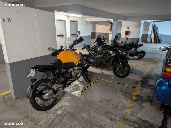 Emplacement moto / scoot - Rue du Capitaine-Marchal