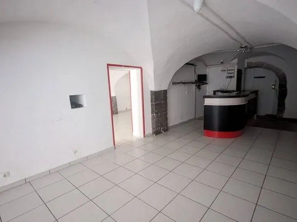 Local commercial 2 pièces 160 m²
