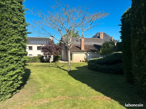 Propriété 4 chambres - Parc arboré 1950 m2 - Grange 122 m2 avec mezzanine - 188 300
