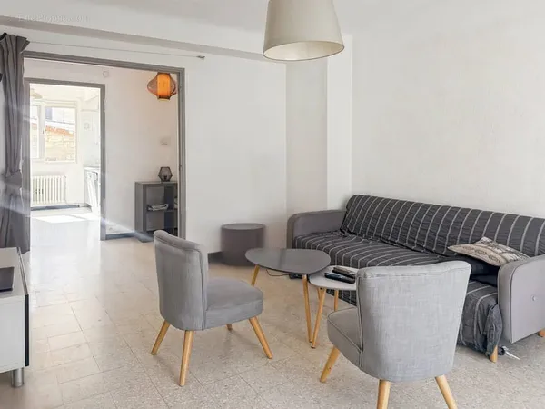Bd Rabelais, appartement de type 4, 71 m2 avec 3 chambres, un cellier pour des vélos par exemple.