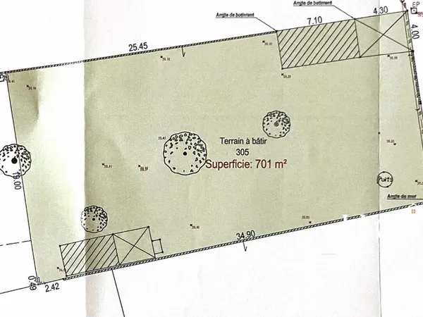Terrain 701 m²