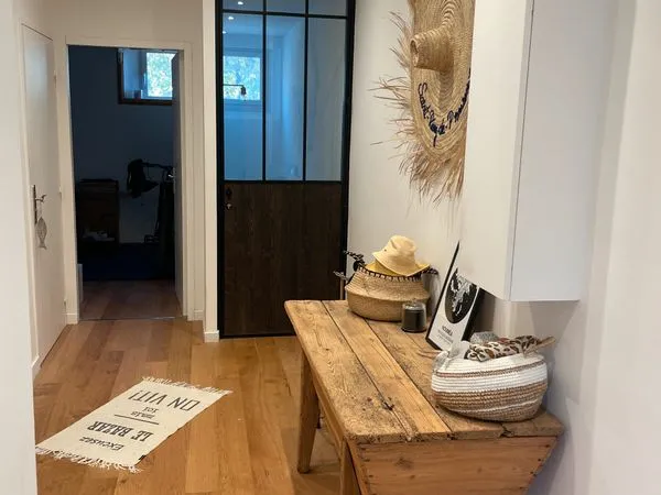Location meublée d'un appartement de 210m2 plein centre de St Rémy de Provence avec terrasse de 40m2