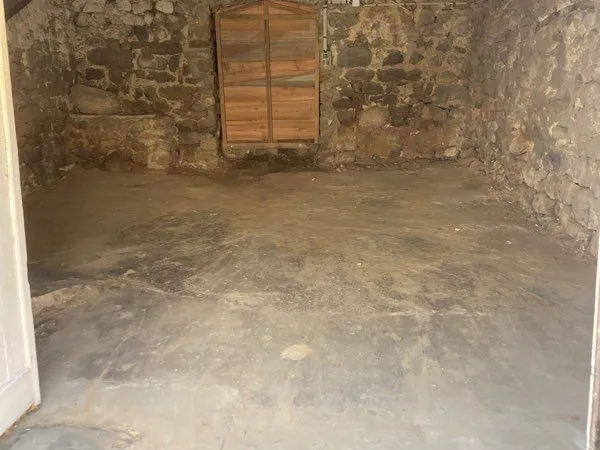 Stationnement Location Saint-Jeure-d'Ay   100€