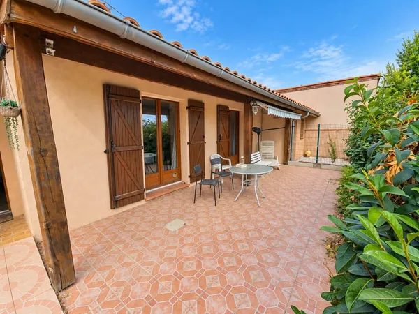 Maison T5 + Studio indépendant et jardin à Castelginest