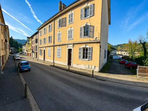 VIZILLE  SPACIEUX APPARTEMENT FAMILIAL DE 96 m² AVEC BALCON, PARKING ET ESPACES VERTS