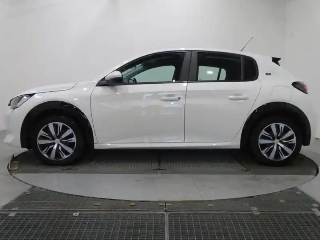 Peugeot 208 e- 136ch active — photo 4