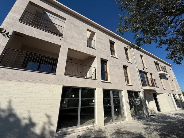 A VENDRE - COMMERCE LOUE - 47m2 PLACE DE LA GARE DE BIGANOS
