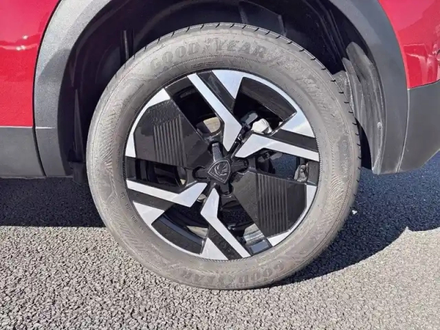 Peugeot 2008 hybrid 145 e-dcs6 — photo 13