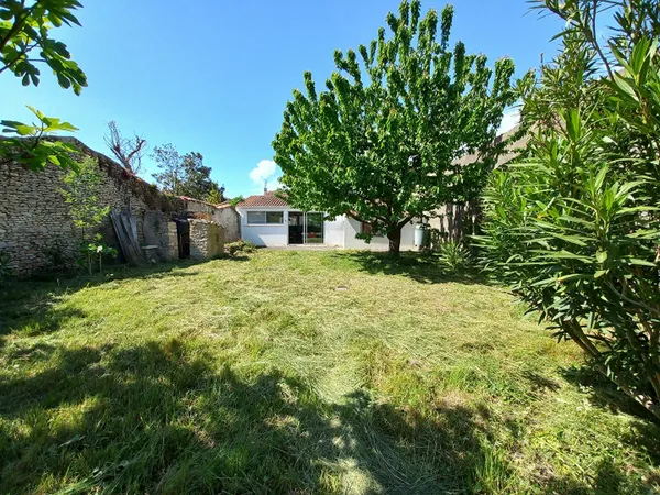 MAISON DE CHARME AU COEUR DU VILLAGE AVEC STUDIO INDÉPENDANT ET GARAGE