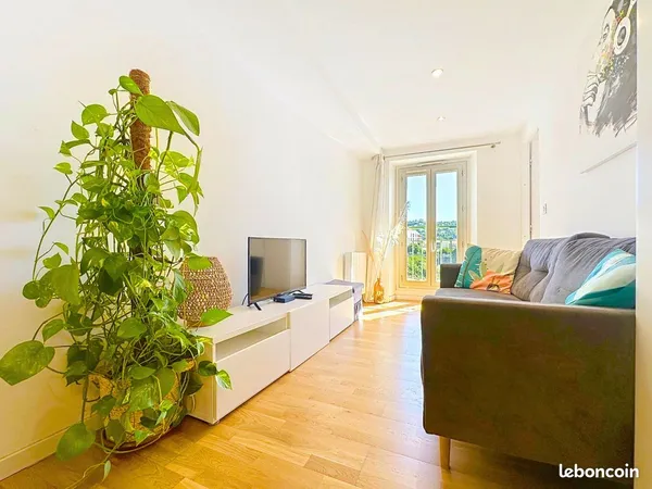 BEAU 3P - NICE RIQUIER - 40,25 m² - DERNIER ÉTAGE - BALCON - ENVIRON 19 000 DE REVENUS LOCATIFS/AN