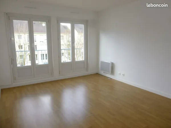 Appartement F3 à AY 7 place Salvador Allende