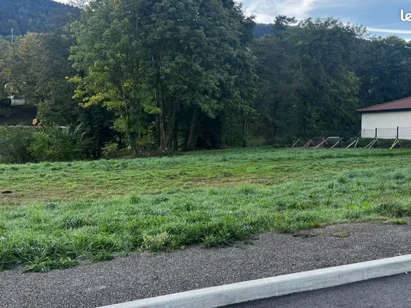Terrain à bâtir de 267 m² à BOURG-ARGENTAL (42)