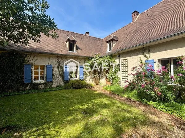 Maison (225 m²) avec piscine et studio indépendant