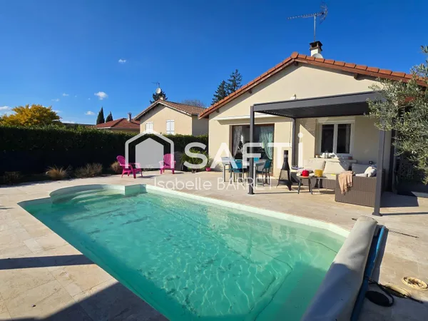 Maison familiale de plain pied avec piscine au calme absolu