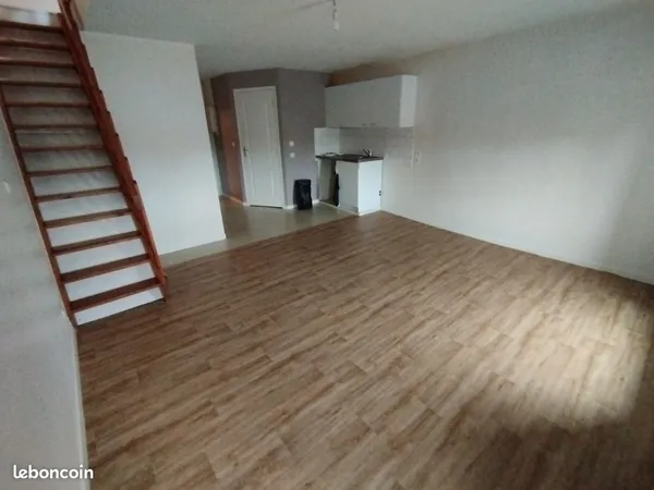 Appartement T2 duplex dernier étage plein bourg