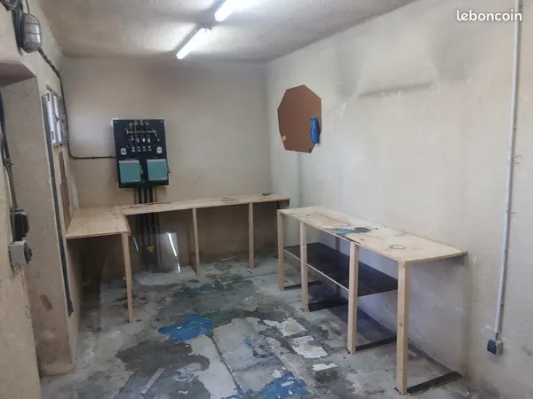 Location atelier , dans un domaine privé situé derrière la Pioline , sain sans humidité ,22 m2