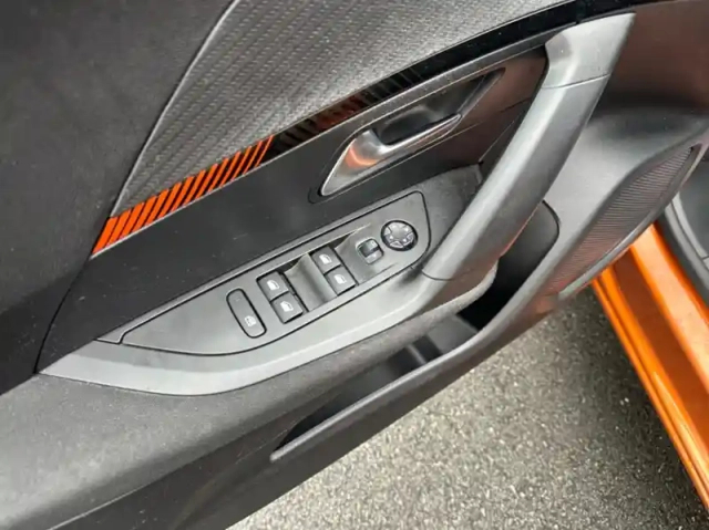 Peugeot 2008 1.2 puretech 100ch s&amp;s active — photo 6