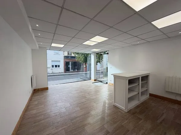 Local commercial 3 pièces 74 m²