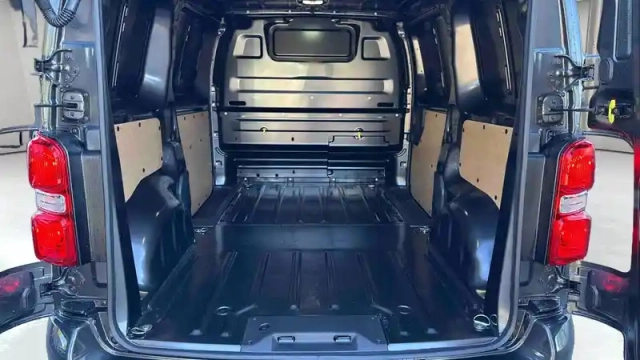 Opel Vivaro fgn sportive diesel 180 ch m automatique — photo 27
