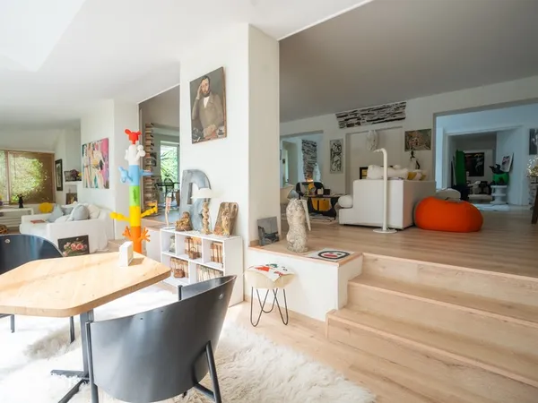 Maison 8 pièces 300 m²